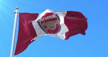İngiltere Arsenal Futbol Kulübü bayrağı sallanıyor, dönüyor