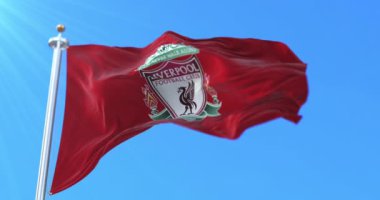 İngiltere Liverpool Futbol Kulübü bayrağı sallanıyor, dönüyor