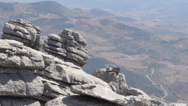 西班牙Antequera Torcal以山谷为背景的岩溶岩石 — 图库视频影像