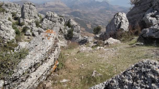 Antequera托尔卡语背景下的岩溶岩石与山谷景观 — 图库视频影像