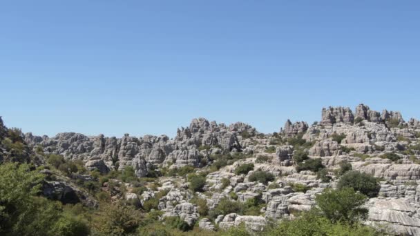 カルスト岩の風景スペイン トルカル アンテケラの青空と晴れた日 — ストック動画