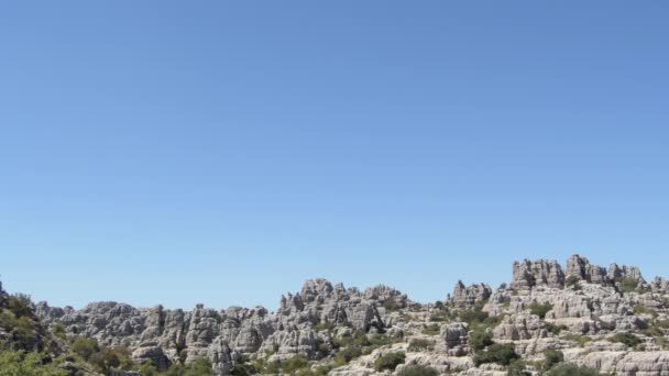 Krajobraz Krasowych Skał Błękitnym Niebem Słoneczny Dzień Torcal Antequera Hiszpania — Wideo stockowe