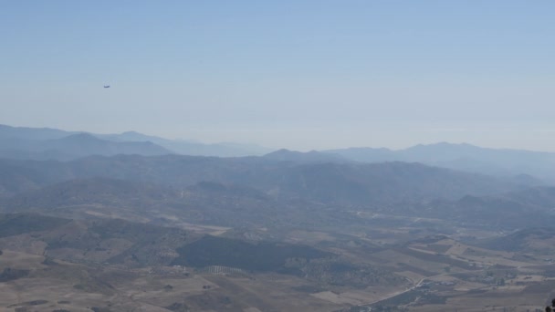 Décollage Avion Avec Paysage Montagnes Ciel Bleu — Video