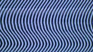 Eski bir analog televizyonda televizyon sesi yanıp sönüyor.