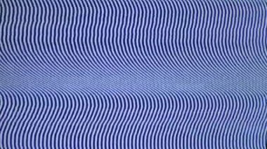 Eski bir analog televizyon ekranında video sesi titreşiyor