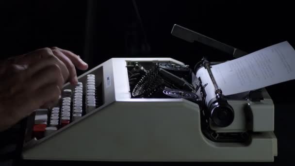Πληκτρολογώντας Χειροκίνητη Γραφομηχανή Qwerty — Αρχείο Βίντεο