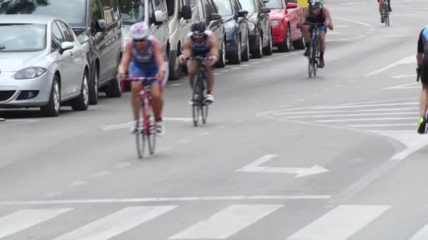 Bikers Triathletes Urban Trial Triathlon — Stock Video