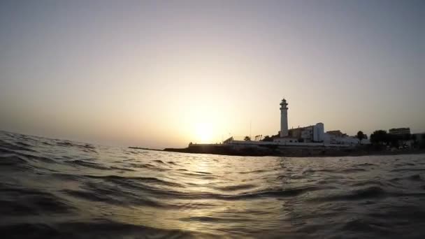 Phare Mer Coucher Soleil Une Journée Été Avec Des Vagues — Video