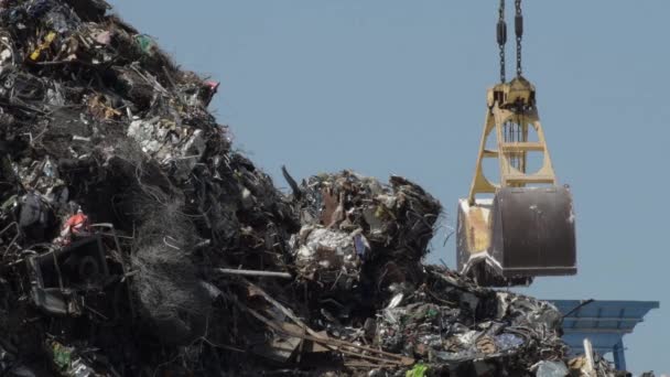 Góry Odpadów Elektronicznych Zakładzie Recyklingu — Wideo stockowe