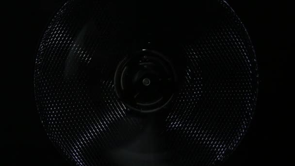 Ventilador Negro Con Rejilla Funcionando — Vídeo de stock