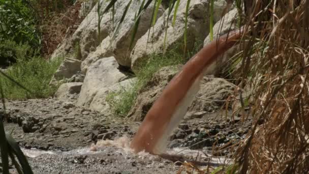 Keräilijästä Tippuva Jätevesi — kuvapankkivideo
