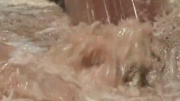 Torrent Sewage Falling Mountain Shit Sunny Day — Vídeo de stock