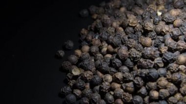 Karabiber Bezelye Taneleri Dönüyor