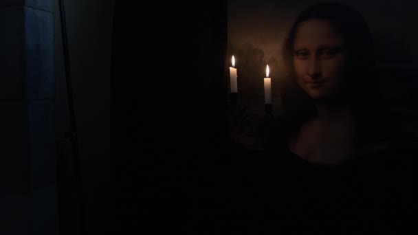 Gioconda Mona Lisa Bild Belyst Med Ljus Källaren Ett Hus — Stockvideo