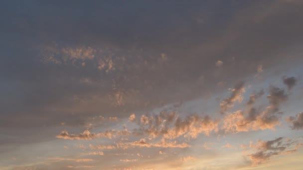 Nubes Pasteleras Avanzando Cielo Atardecer Lapso Tiempo — Vídeo de stock