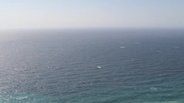 Mar Azul Com Ondas Ásperas Dia Ventoso — Vídeo de Stock