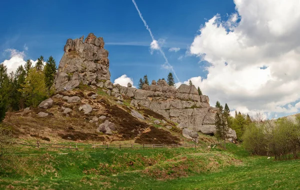 Tustan fortress - archeologische en natuurlijke monument van National — Stockfoto