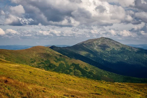 Bellissime Montagne Cielo Azzurro Nei Carpazi Ucraina — Foto Stock