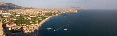 Sudak Kırım'şehir görüntüsü. Kırım yarımadası üzerinde.