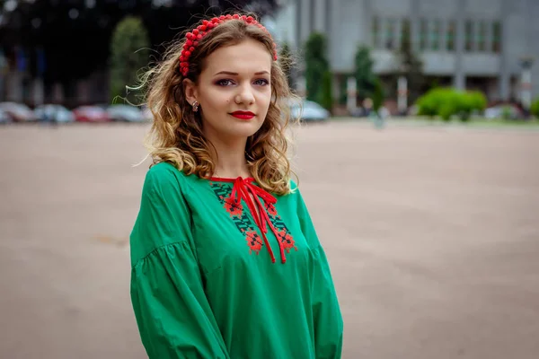 Девушка Традиционной Украинской Одежде Параде Вышыванок — стоковое фото