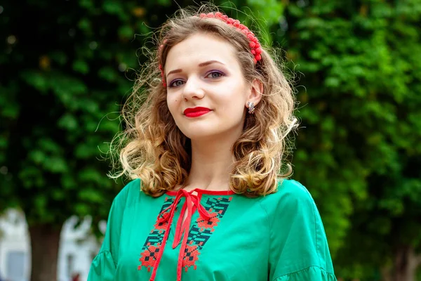 Uma Menina Roupas Tradicionais Ucranianas Desfile Vyshyvanok — Fotografia de Stock