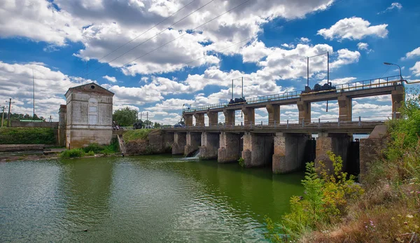 Velha Central Hidroeléctrica Fluxo Água Ucrânia — Fotografia de Stock