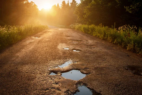 Güneş karşılamak için kötü bir yol. Ukrayna.