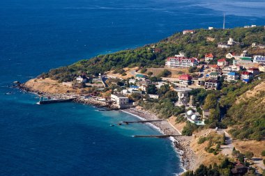 Yalta güzel plaj yaz aylarında. Crimea.