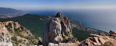 Yalta manzaralı güzel dağları Mount AI Petri yakınında. Crimea.