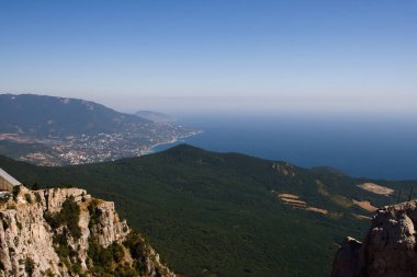 Yalta manzaralı güzel dağları Mount AI Petri yakınında. Crimea.
