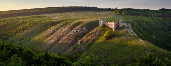 Kudryntsi tepe üzerinde kale kalıntıları. Podilia region, Ukrayna