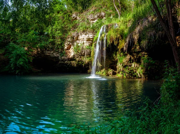 Cachoeira Belo Lago Lagoa Para Relaxar Floresta Verão — Fotografia de Stock