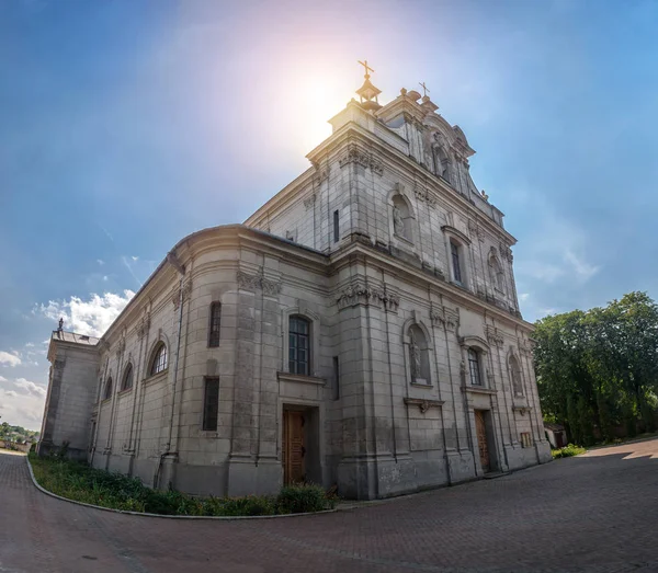 Güzel Katolik Kilisesi'nde Hvardiiske köyü. Ukrayna.