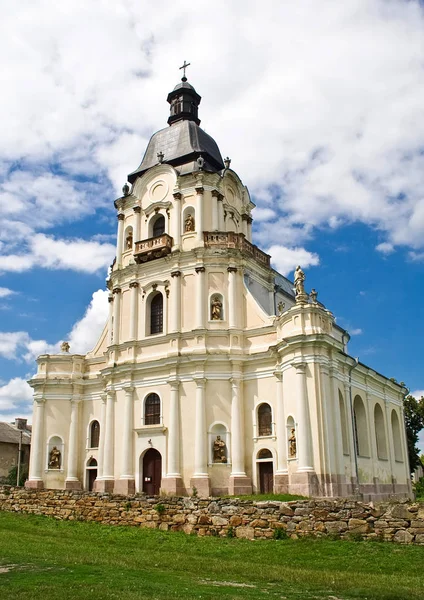 Красивая Католическая Церковь Селе Мыкулинцы Украина — стоковое фото