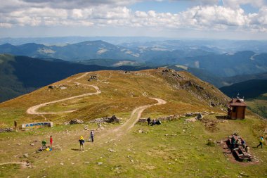  dağda Pip Ivan Doğu Karpatlar Chornohora aralığının yaz aylarında Ukrayna zirve..