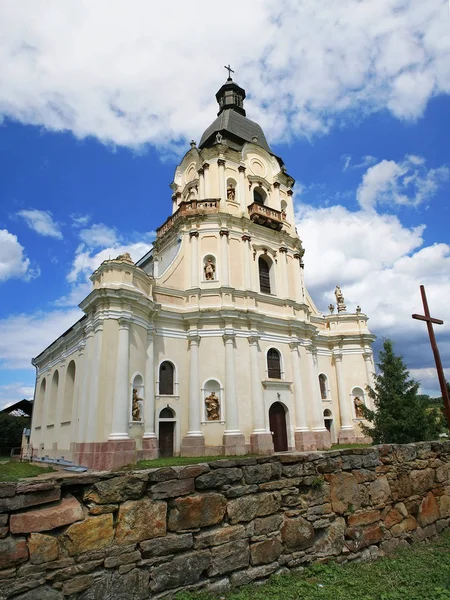 Красивая Католическая Церковь Селе Мыкулинцы Украина — стоковое фото