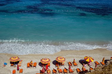 Arnavutluk'ta güzel plaj tatil için. İyonya Denizi