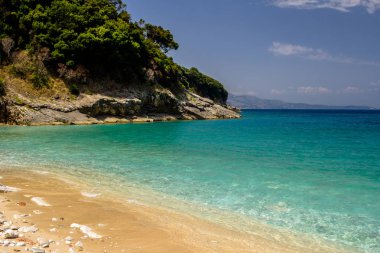 Arnavutluk'ta güzel plaj tatil için. İyonya Denizi
