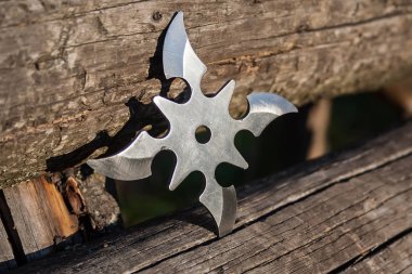 Shuriken (yıldız oluşturma), geleneksel Japon ninja soğuk silah