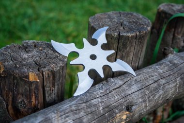 Shuriken (yıldız oluşturma), geleneksel Japon ninja soğuk silah