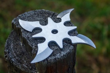Shuriken (yıldız oluşturma), geleneksel Japon ninja soğuk silah