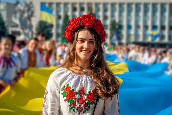 Geleneksel Ukrayna Elbiseleri Vyshyvanok Parade Adlı Bir Kız — Stok fotoğraf
