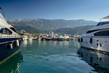 Budva bağlantı noktası tekne. Karadağ