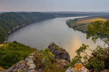 Tepeden manzara panorama görünümüne rezervuar üzerinde Dinyester Nehri, Ukrayna
