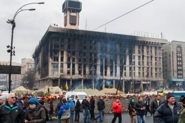 Kiev Ukrayna. 23 Şubat 2014. Barikatlar Euromaidan sırasında fırtınası sonra şehrin merkezi sokak.