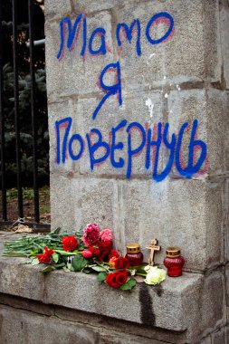Kiev Ukrayna. 23 Şubat 2014. Barikatlar Euromaidan sırasında fırtınası sonra şehrin merkezi sokak.