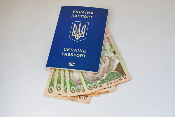 Ukrayna pasaportu ve banknot