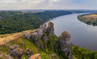 Tepeden manzara panorama görünümüne rezervuar üzerinde Dinyester Nehri, Ukrayna. 