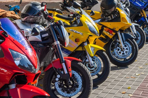 Ukrayna. Khmelnitsky. 13 Ekim 2018. Motosiklet motosiklet sezon sonbahar kapatma