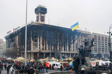 Kiev Ukrayna. 23 Şubat 2014. Barikatlar Euromaidan sırasında fırtınası sonra şehrin merkezi sokak